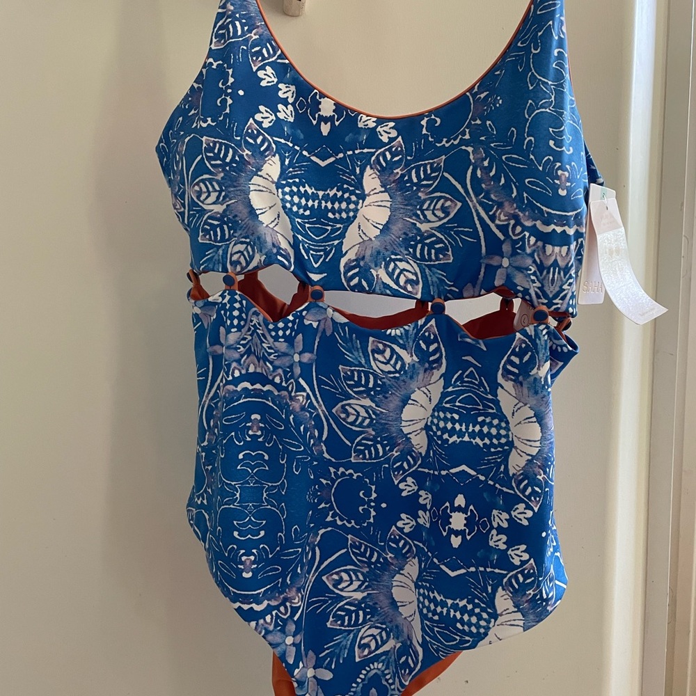 Saha swim suit, size L. NWT, reversible.